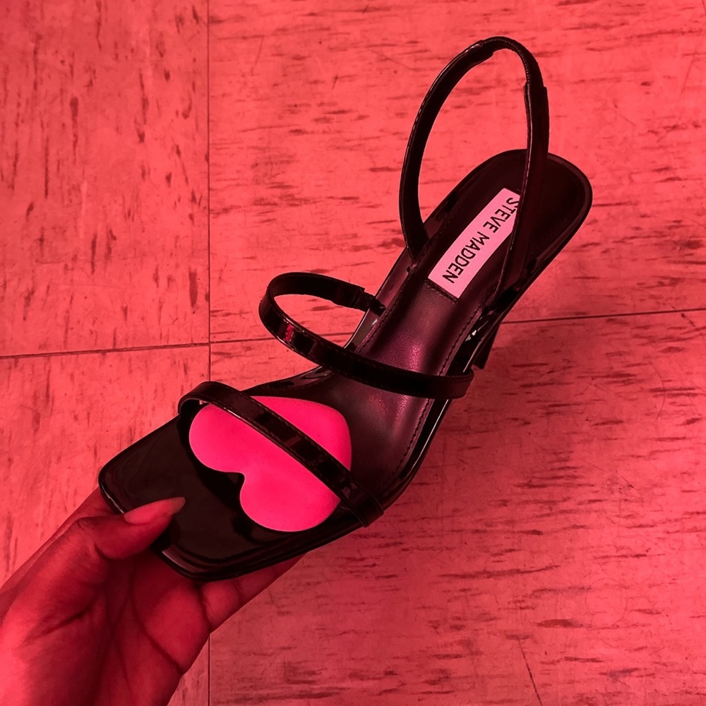 Steve Madden Black patent heel